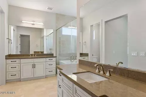 Bath - 630 W Echo Ln, Phoenix, AZ 85021 photo 3 of 5