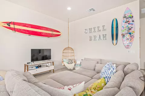 Living - 630 W Echo Ln, Phoenix, AZ 85021 photo 5 of 5