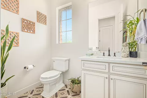Bath - 630 W Echo Ln, Phoenix, AZ 85021 photo 1 of 5