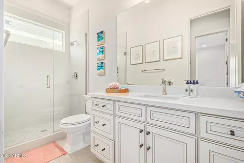 Bath - 630 W Echo Ln, Phoenix, AZ 85021 photo 4 of 5