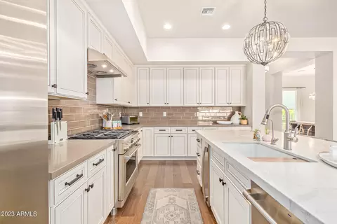 Kitchen - 630 W Echo Ln, Phoenix, AZ 85021 photo 6 of 6