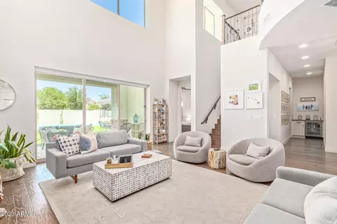 Living - 630 W Echo Ln, Phoenix, AZ 85021 photo 4 of 5