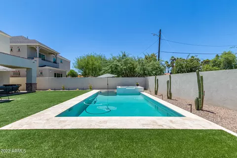 Exterior - 630 W Echo Ln, Phoenix, AZ 85021 photo 9 of 13