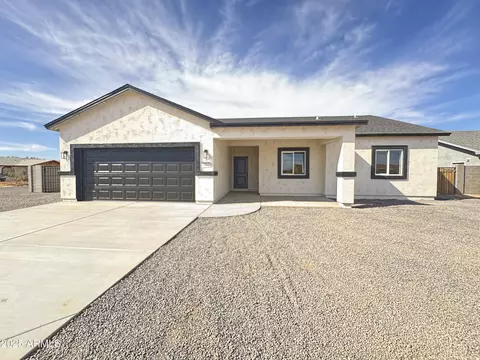 13586 S Kashmir Rd, Arizona City, AZ 85123