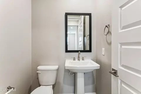 Bath - 5846 E Ringtail Way, Phoenix, AZ 85054 photo 5 of 6