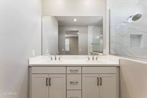 Bath - 5846 E Ringtail Way, Phoenix, AZ 85054 photo 1 of 6