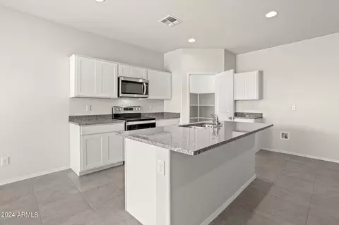 1402 W Hess Ave, Coolidge, AZ 85128