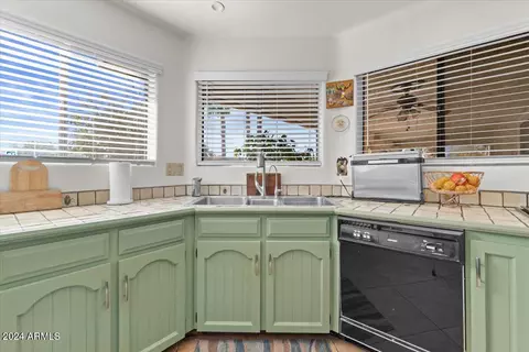 Kitchen - 2889 E Tremaine Ave, Gilbert, AZ 85234 photo 3 of 3