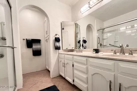 Bath - 2889 E Tremaine Ave, Gilbert, AZ 85234 photo 7 of 8