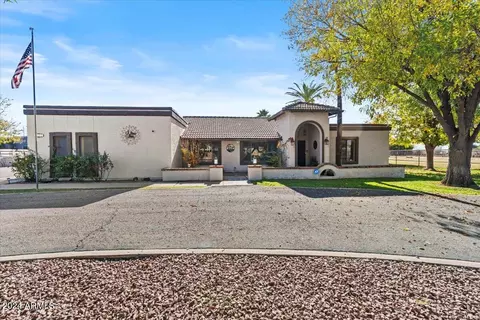 Exterior - 2889 E Tremaine Ave, Gilbert, AZ 85234 photo 2 of 11