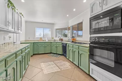 Kitchen - 2889 E Tremaine Ave, Gilbert, AZ 85234 photo 2 of 3