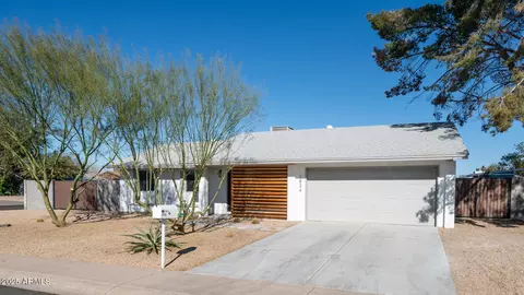 1834 W Kerry Ln, Phoenix, AZ 85027