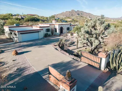 7957 E Cave Creek Rd, Carefree, AZ 85377