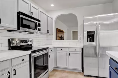 4111 E Tether Trl, Phoenix, AZ 85050 photo 13