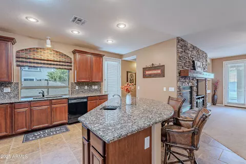 Kitchen - 3798 E Latham Ct, Gilbert, AZ 85297 photo 2 of 7