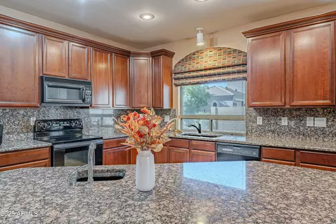 Kitchen - 3798 E Latham Ct, Gilbert, AZ 85297 photo 7 of 7