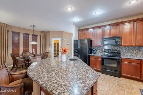 Kitchen - 3798 E Latham Ct, Gilbert, AZ 85297 photo 3 of 7