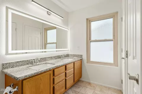 Bath - 3552 E Claxton Ave, Gilbert, AZ 85297 photo 2 of 4