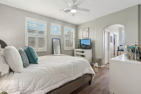 4364 E Selena Dr, Phoenix, AZ 85050 photo 9