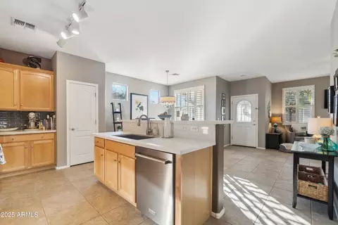 4364 E Selena Dr, Phoenix, AZ 85050 photo 8