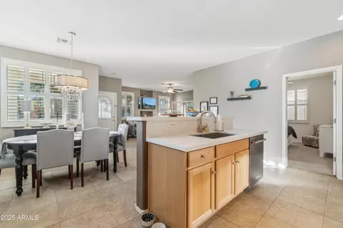 4364 E Selena Dr, Phoenix, AZ 85050 photo 7