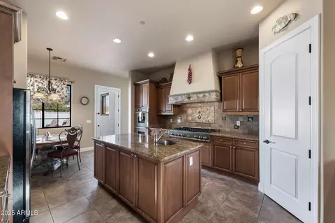 Kitchen - 146 E Claremont St, Phoenix, AZ 85012 photo 2 of 2