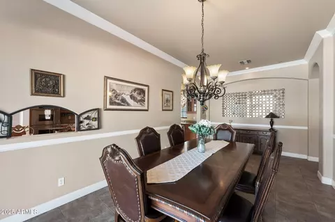 Dining - 146 E Claremont St, Phoenix, AZ 85012 photo 1 of 2
