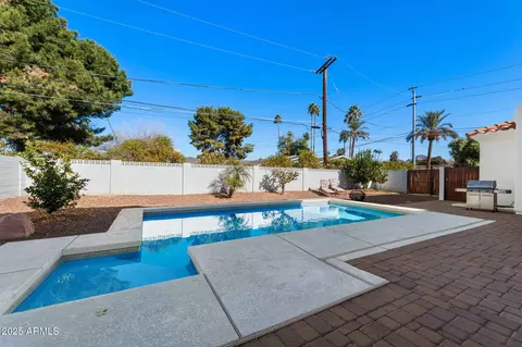 Exterior - 146 E Claremont St, Phoenix, AZ 85012 photo 5 of 6