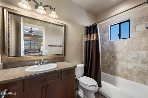 Bath - 146 E Claremont St, Phoenix, AZ 85012 photo 3 of 3