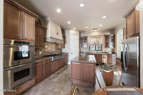 Kitchen - 146 E Claremont St, Phoenix, AZ 85012 photo 1 of 2