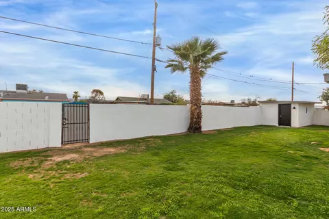 Exterior - 1915 E Hidalgo Ave, Phoenix, AZ 85040 photo 4 of 6
