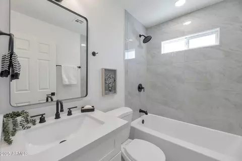 Bath - 1915 E Hidalgo Ave, Phoenix, AZ 85040 photo 1 of 2