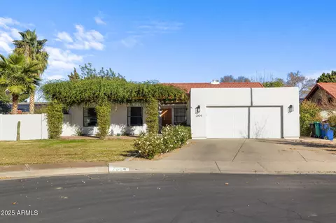 2604 E Downing Cir, Mesa, AZ 85213
