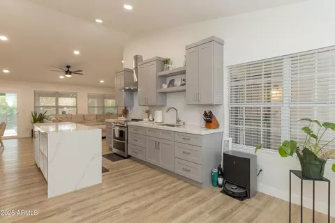 831 E Spanish Moss Ln, Phoenix, AZ 85022 photo 5