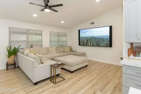 831 E Spanish Moss Ln, Phoenix, AZ 85022 photo 4