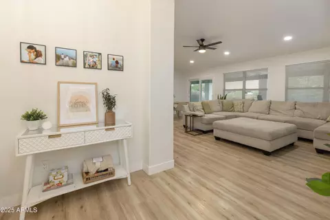 831 E Spanish Moss Ln, Phoenix, AZ 85022 photo 3