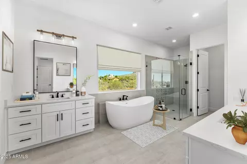 Bath - 39015 N 6th Dr, Phoenix, AZ 85086 photo 2 of 4