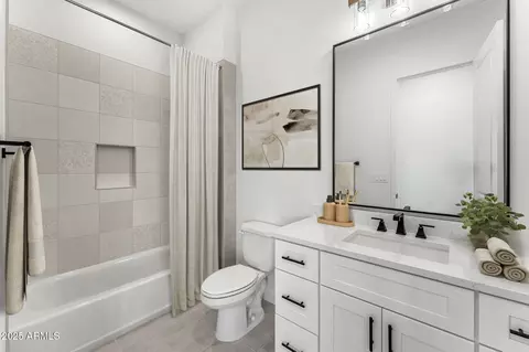 Bath - 39015 N 6th Dr, Phoenix, AZ 85086 photo 4 of 4