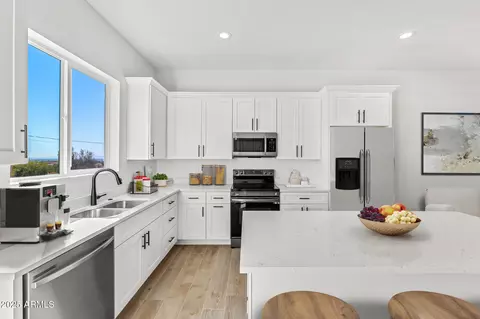 Kitchen - 39015 N 6th Dr, Phoenix, AZ 85086 photo 1 of 2