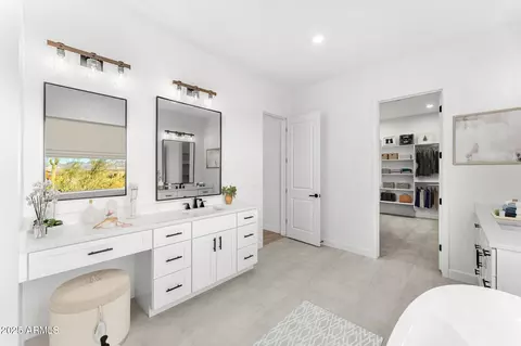 Bath - 39015 N 6th Dr, Phoenix, AZ 85086 photo 3 of 4