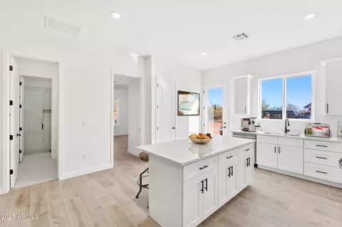 Kitchen - 39015 N 6th Dr, Phoenix, AZ 85086 photo 2 of 2
