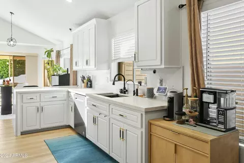 4601 E Desert Cactus St, Phoenix, AZ 85032 photo 9