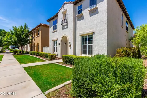 875 S Brewer Dr, Gilbert, AZ 85296 photo 2