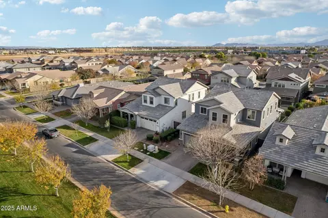 View/Area - 3045 E Bloomfield Pkwy, Gilbert, AZ 85296 photo 2 of 18