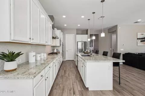 Kitchen - 3045 E Bloomfield Pkwy, Gilbert, AZ 85296 photo 4 of 5