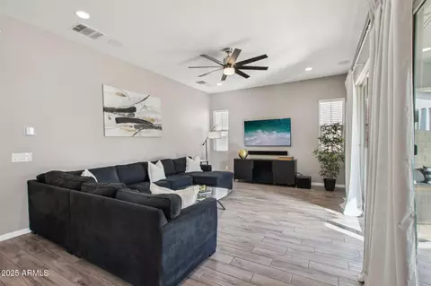 Living - 3045 E Bloomfield Pkwy, Gilbert, AZ 85296 photo 1 of 2