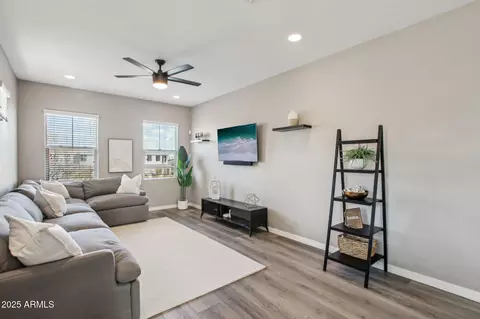 Living - 3045 E Bloomfield Pkwy, Gilbert, AZ 85296 photo 2 of 2