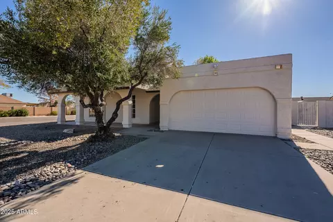 7101 W Laurel Ln, Peoria, AZ 85345