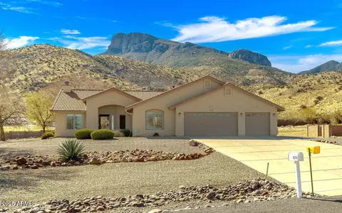 4174 E Agave Ct, Hereford, AZ 85615