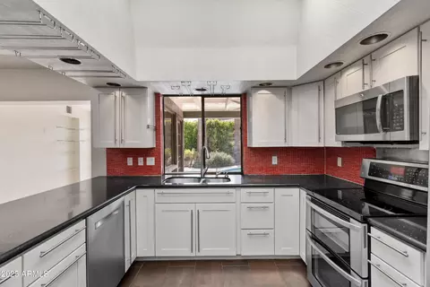 111 E Linger Ln, Phoenix, AZ 85020 photo 13